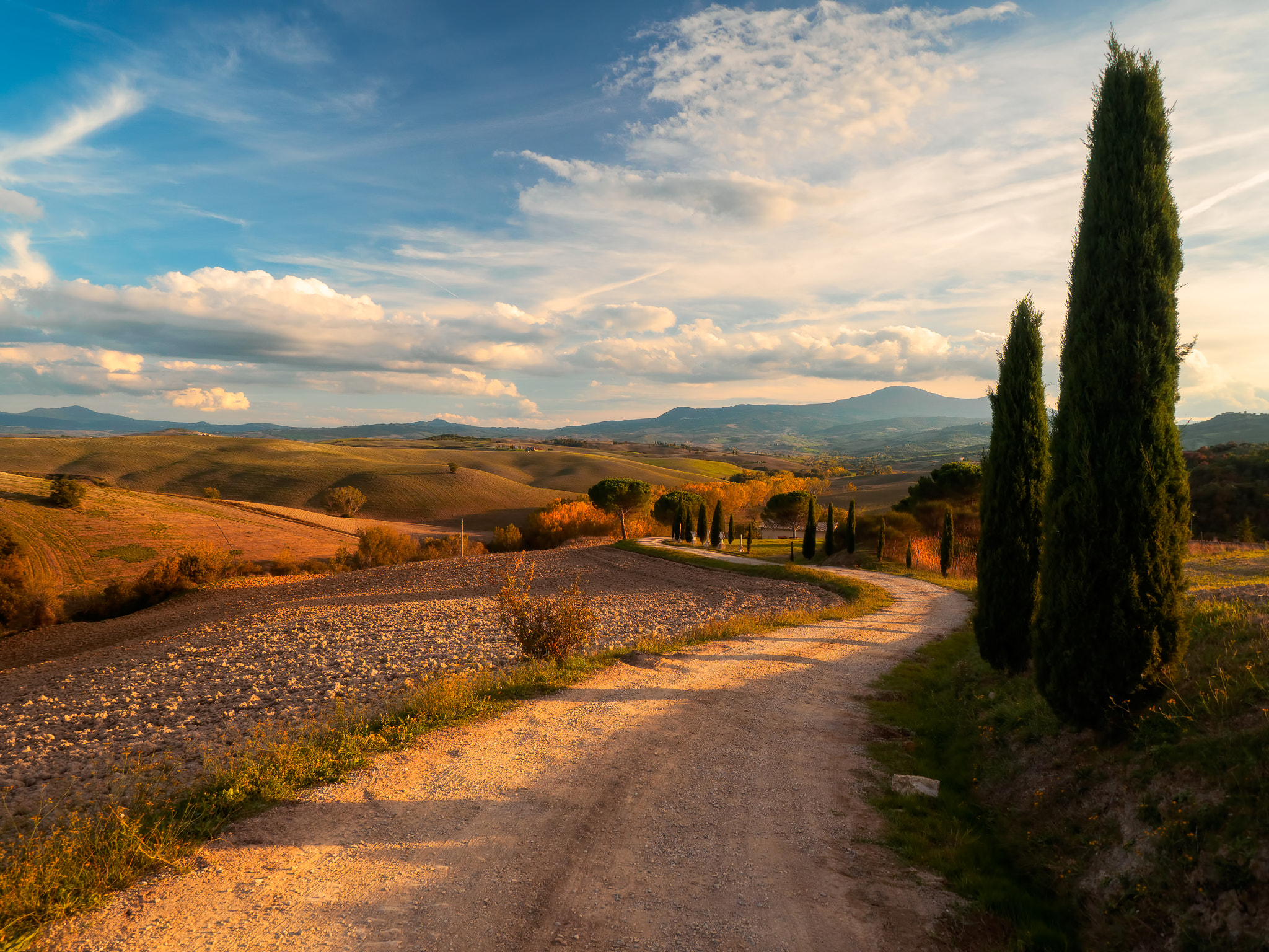 Paysage vallonné de Toscane à l'automne